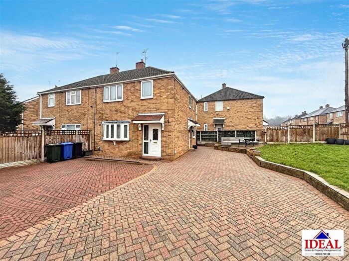 3 Bedroom Semi Detached House For Sale In Shakespeare Avenue, Campsall, Doncaster, DN6