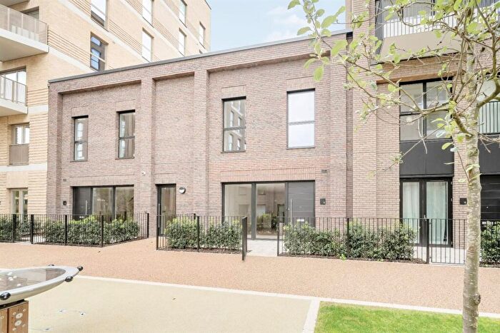 3 Bedroom Town House To Rent In Carraway Street, Reading, RG1