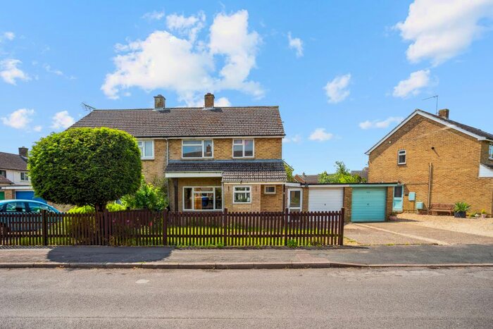 3 Bedroom Semi-Detached House For Sale In Myers Way, Charlton, OX17