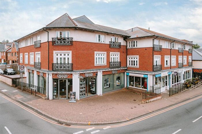2 Bedroom Apartment For Sale In Cambridge Road, Crowthorne, Berkshire, RG45
