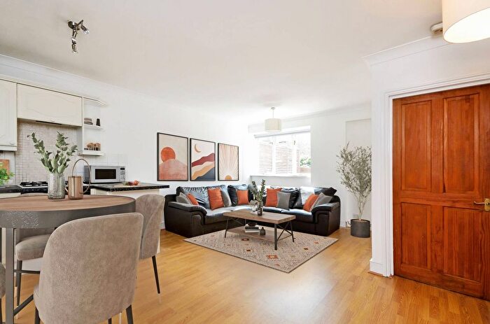 2 Bedroom Semi-Detached House To Rent In Calvert Road, Greenwich, London, SE10