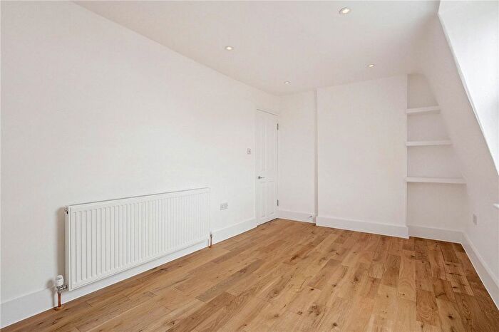 2 Bedroom End Of Terrace House To Rent In Allingham Street, Islington, Angel, London, N1