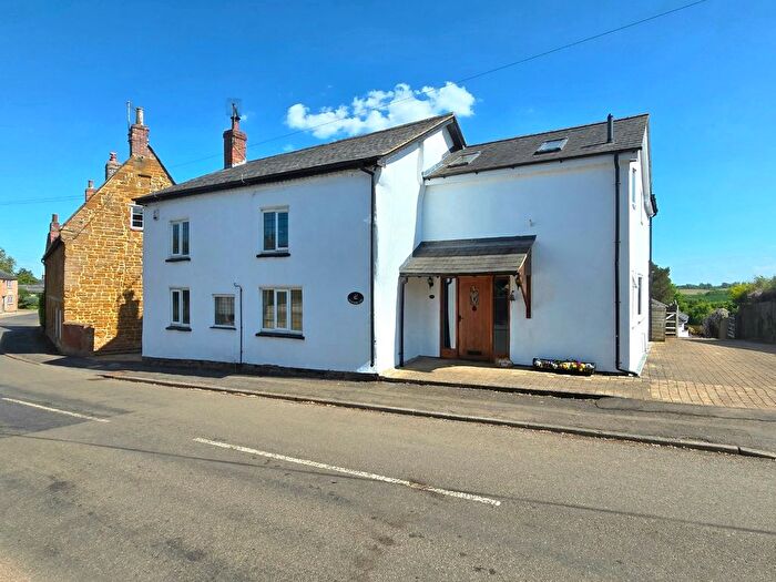 4 Bedroom Cottage For Sale In High Street, Ravensthorpe, Northamptonshire, NN6
