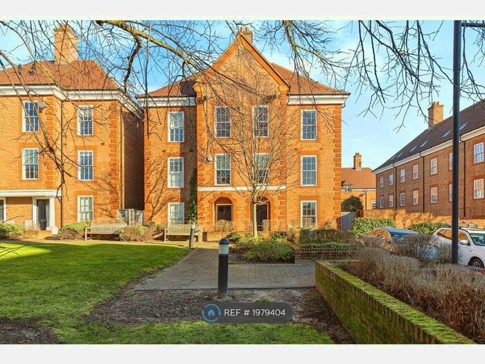 4 Bedroom Semi-Detached House To Rent In Ashridge Close, London, N3