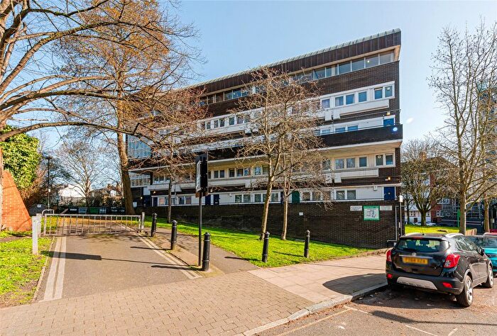 3 Bedroom Flat For Sale In Paunley Street, Islington, London, N19