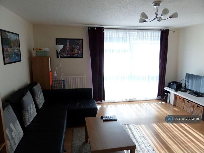 2 Bedroom Flat To Rent In Bourne Court, Purley, CR8