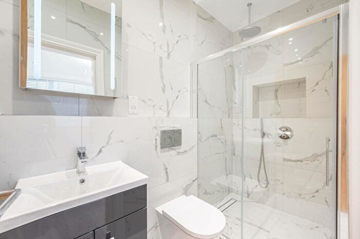 3 Bedroom Flat To Rent In Warwick Road, High Barnet, Barnet, EN5