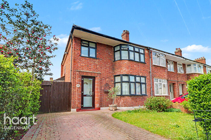 3 Bedroom End Of Terrace House For Sale In Charlotte Road, Dagenham, RM10