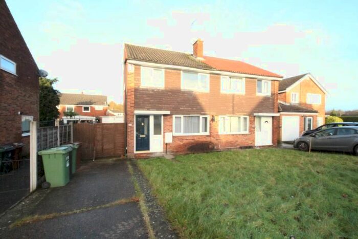 3 Bedroom Semi-Detached House To Rent In Sunningdale Avenue, Alwoodley, Leeds, LS17