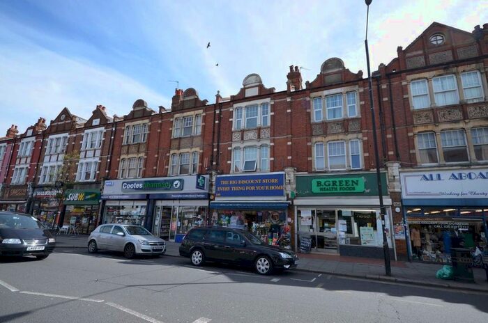 Studio To Rent In Ballards Lane, London, N3