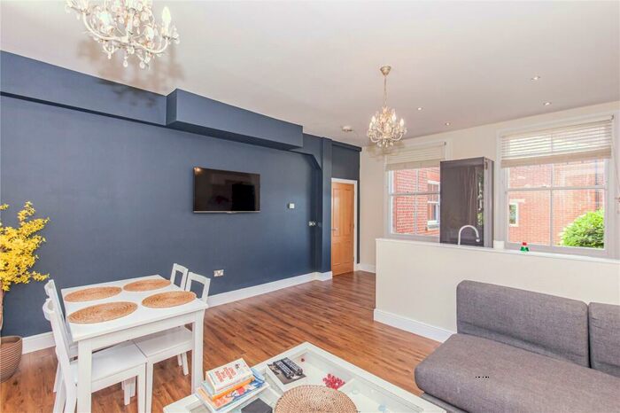 2 Bedroom Apartment To Rent In Woodstock Road, Central North Oxford, OX2