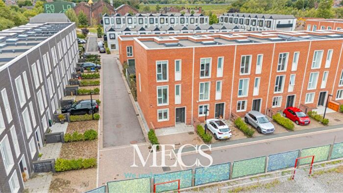 4 Bedroom Town House For Sale In South Loop Square, Birmingham, West Midlands, B16