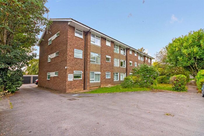 1 Bedroom Flat To Rent In South Farm Road, Worthing, BN14