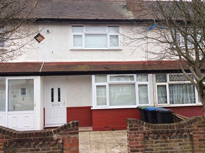2 Bedroom House To Rent In Edmonton, N18