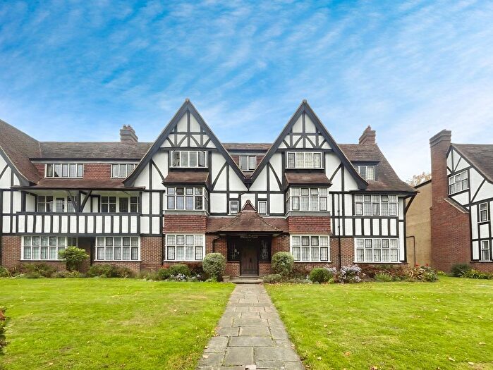2 Bedroom Flat To Rent In Links Road, London, W3