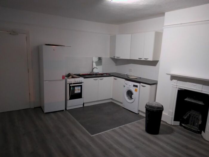 1 Bedroom Flat To Rent In High Road Leytonstone, London, E11