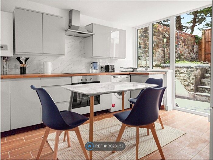 2 Bedroom Flat To Rent In Cottage Grove, Southsea, PO5