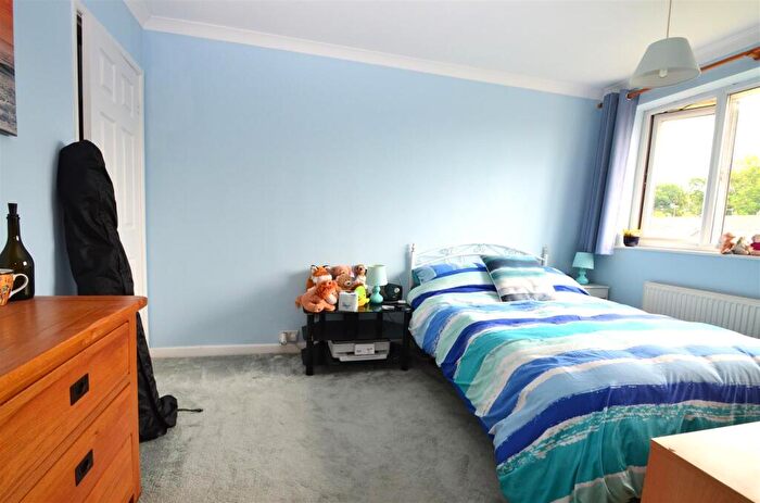 3 Bedroom End Of Terrace House For Sale In Eastway Close, Nailsea, BS48