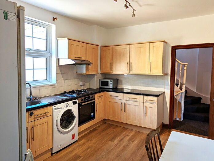 3 Bedroom Flat To Rent In Hornsey Road, N19