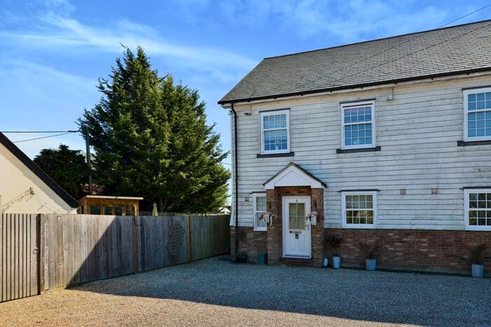 3 Bedroom Semi-Detached House For Sale In Applegate Court, Applegate, Ashford, TN26