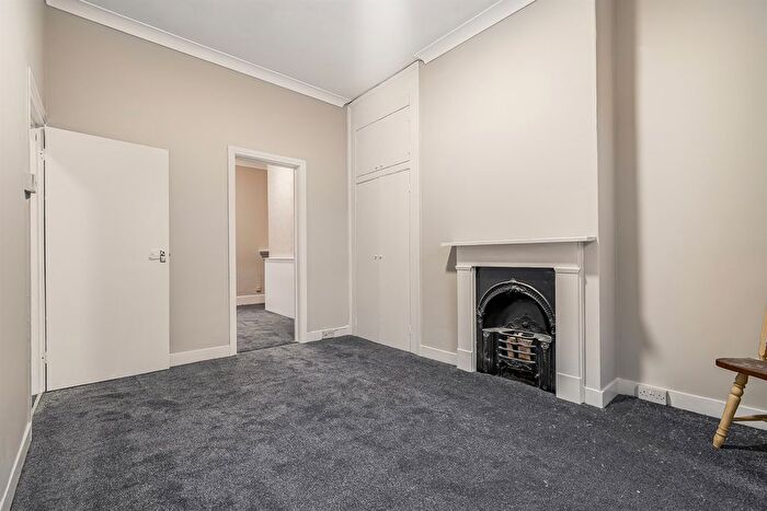 2 Bedroom Flat To Rent In The Grove, Reading, RG1