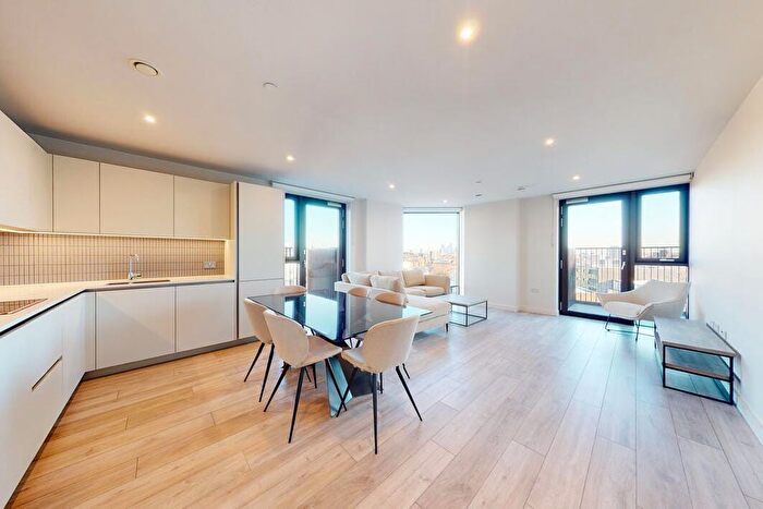 3 Bedroom Flat To Rent In New Kent Road, London, SE1