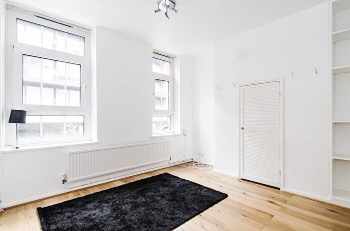 3 Bedroom Apartment To Rent In Lever Street London, EC1V