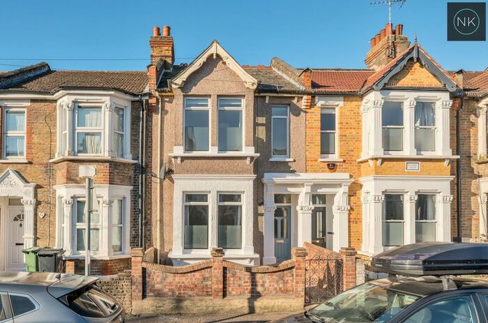 3 Bedroom Terraced House To Rent In Brooke Road, Walthamstow, London, E17