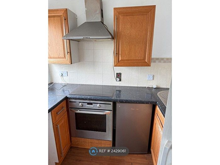 1 Bedroom Flat To Rent In Crescent Rise, Luton, LU2