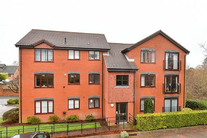 2 Bedroom Flat For Sale In Basing Road, Banstead, Surrey, SM7