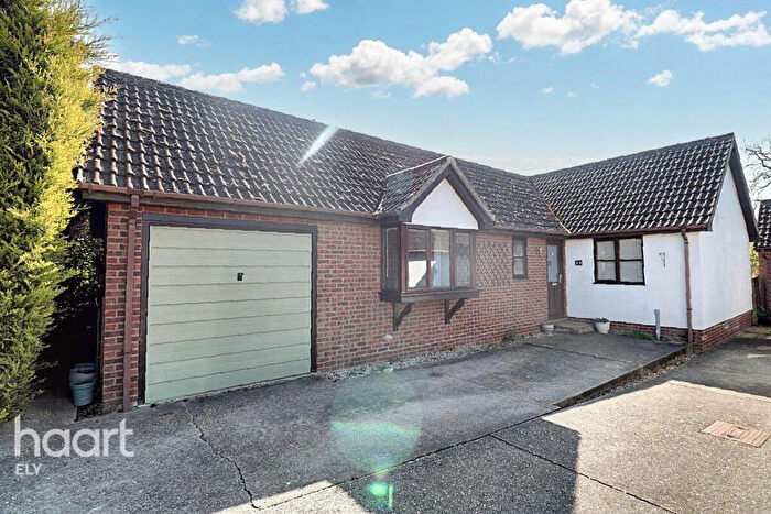 3 Bedroom Detached Bungalow For Sale In Glebe Way, Haddenham, CB6