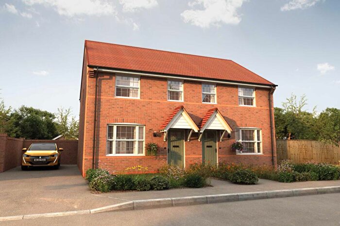 3 Bedroom Semi-Detached House For Sale In Winchester Road Basingstoke, RG23
