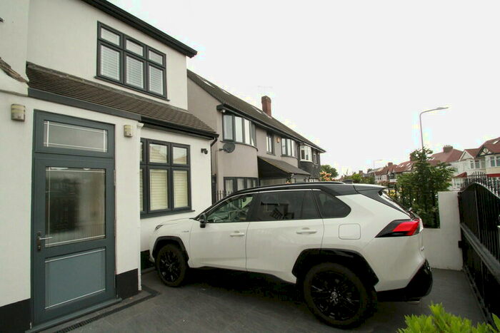 2 Bedroom Semi-Detached House To Rent In Canterbury Avenue, Ilford, IG1