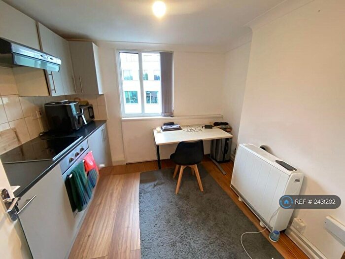 1 Bedroom Flat To Rent In Camden High Street, London, NW1