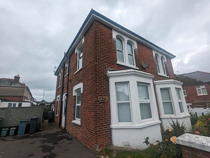 2 Bedroom Flat To Rent In Cowes, Isle Of Wight, PO31