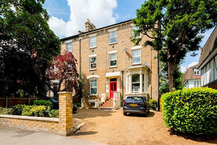 1 Bedroom Flat For Sale In Hermon Hill, Wanstead, E11