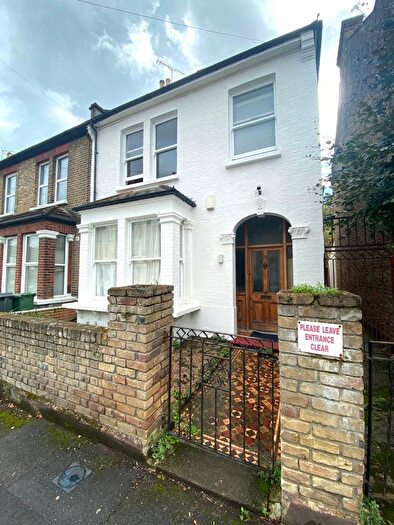 4 Bedroom Semi-Detached House To Rent In Thornhill Road, Leyton, London, E10