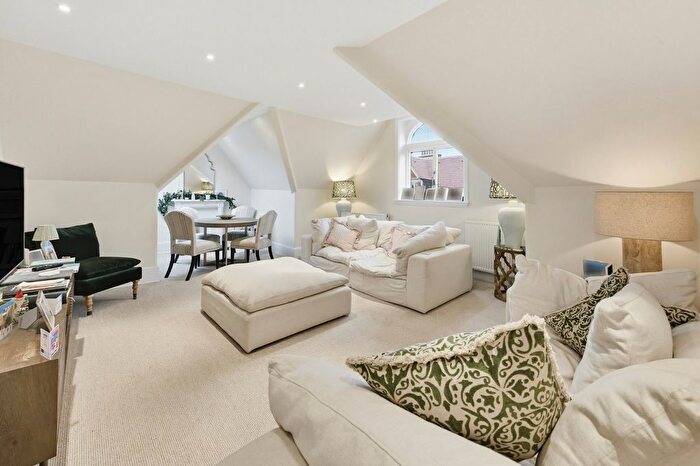 2 Bedroom Terraced House To Rent In Cadogan Gardens, Sloane Square, SW3