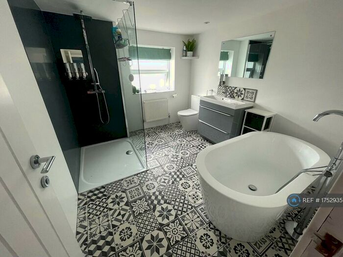 2 Bedroom Terraced House To Rent In Stone Street, Faversham, ME13