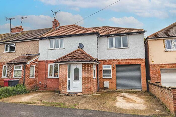 6 Bedroom Terraced House For Sale In St Elmo Crescent, Slough, SL2