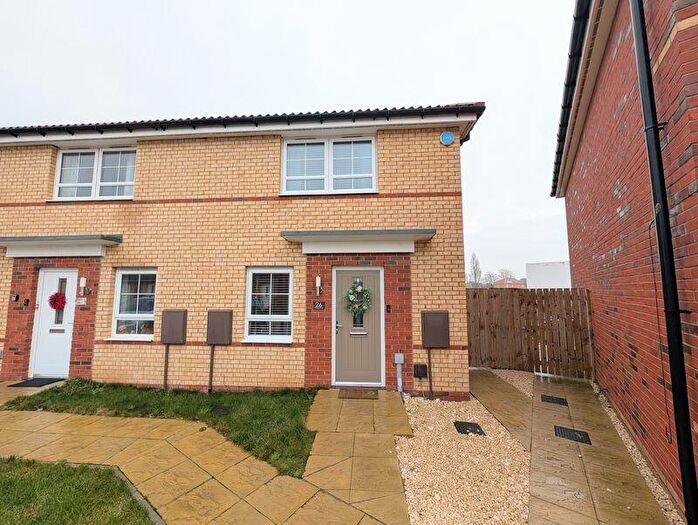 3 Bedroom Semi Detached House For Sale In Grange Close, New Waltham, DN36