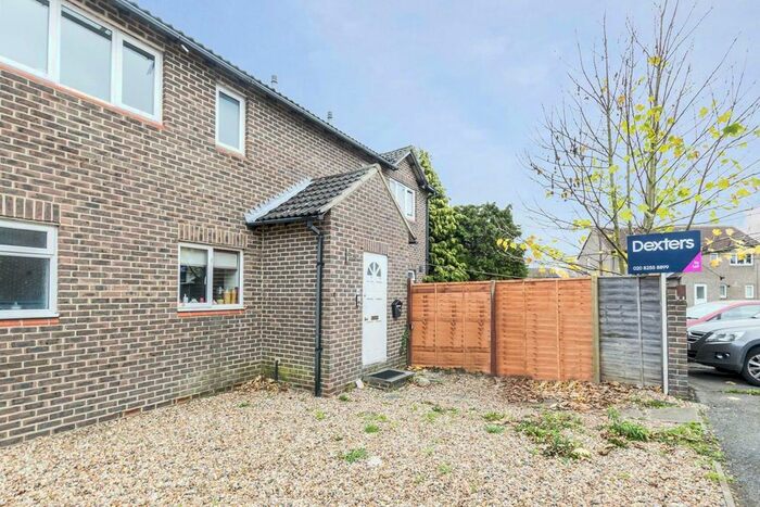 1 Bedroom Flat To Rent In Page Close, Hampton, TW12