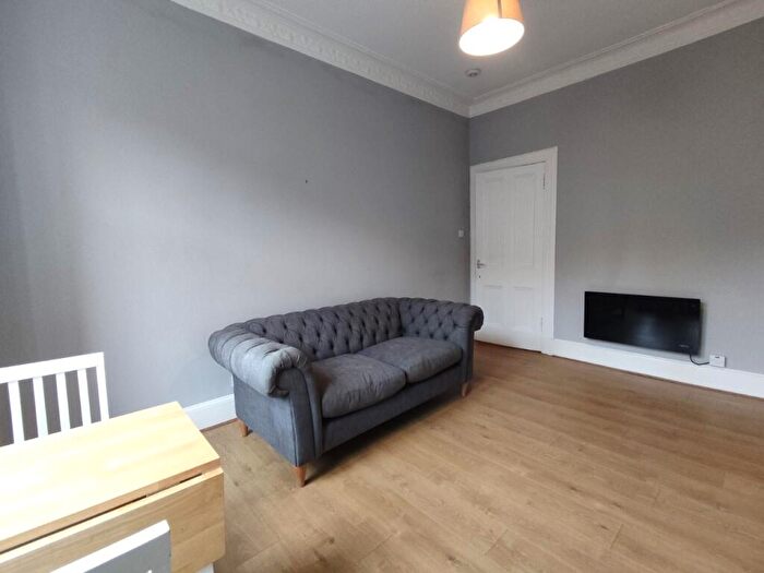 1 Bedroom Flat To Rent In Cumbernauld Road, Dennistoun, Glasgow, G31