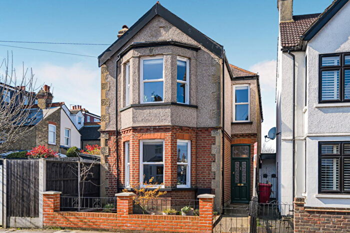 3 Bedroom Detached House For Sale In Mosslea Road, Bromley, BR2