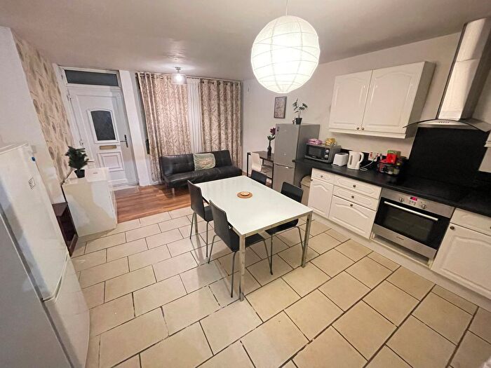 3 Bedroom Flat To Rent In Princess Street, London, SE1