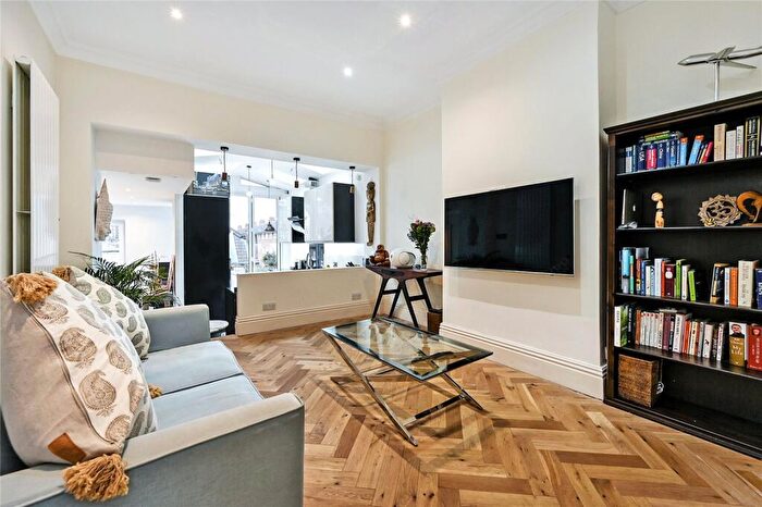 2 Bedroom Apartment To Rent In Fulham Road, London, SW10