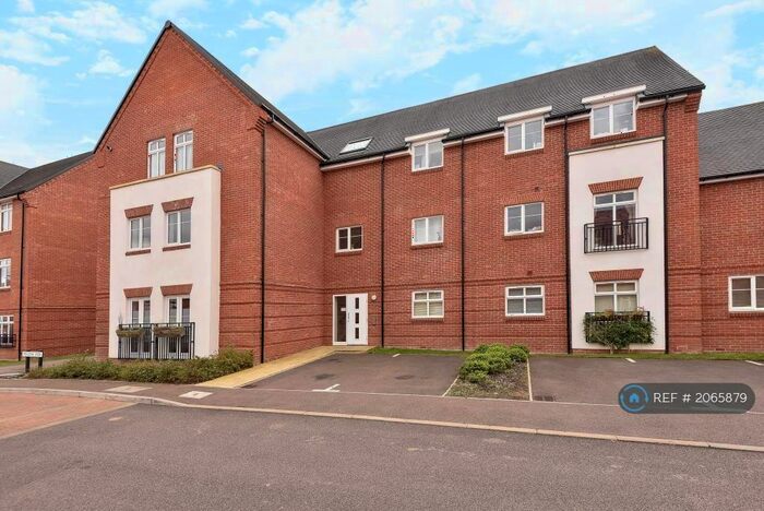 2 Bedroom Flat To Rent In Meadow View, Amersham, HP6