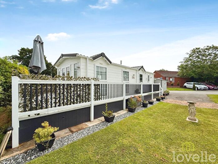 2 Bedroom Park Home For Sale In Newark Road, Aubourn, LN5