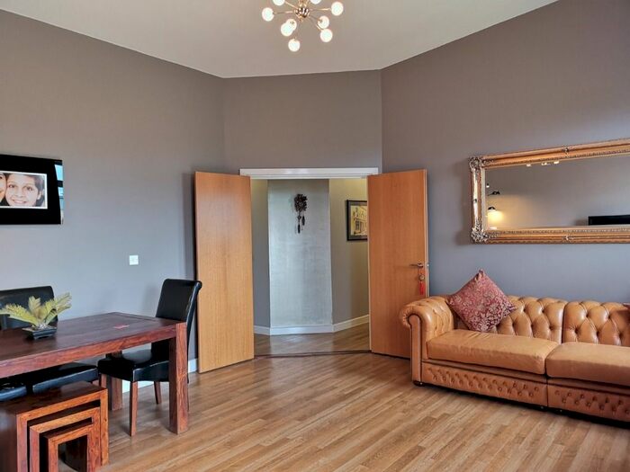 2 Bedroom Flat To Rent In Modena Mews, Cassio Metro, Watford, WD18