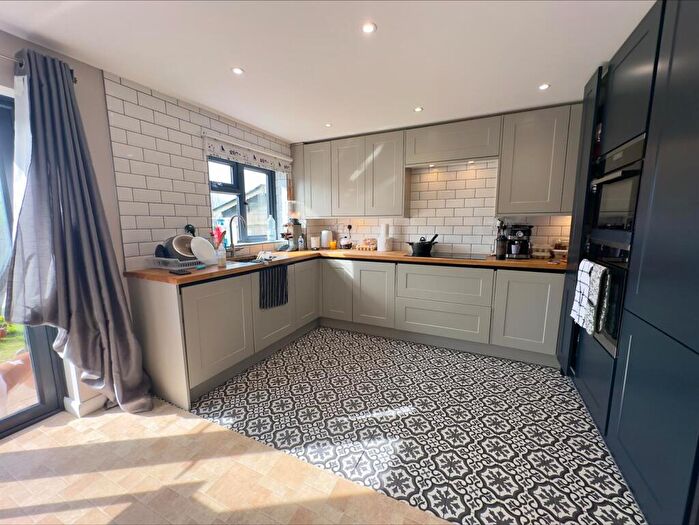 3 Bedroom Terraced House For Sale In Central Avenue, Telscombe Cliffs, Peacehaven, BN10